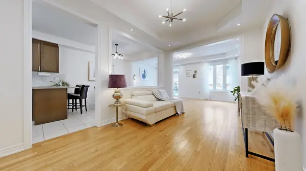 10 Gower DR, Aurora, ON L4G 0V9