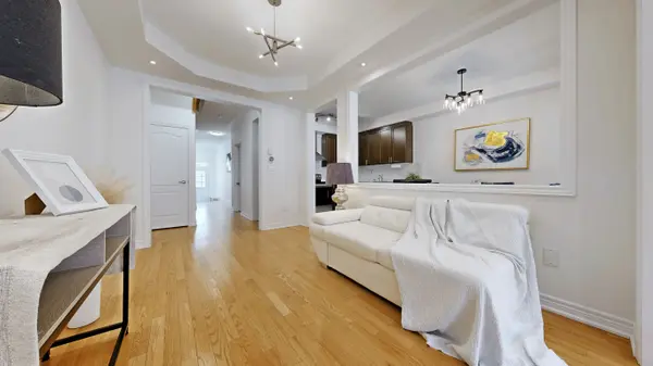 10 Gower DR, Aurora, ON L4G 0V9