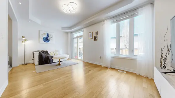 10 Gower DR, Aurora, ON L4G 0V9