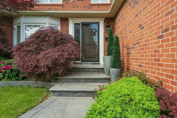 215 Anastasia TER, Mississauga, ON L5B 3A5