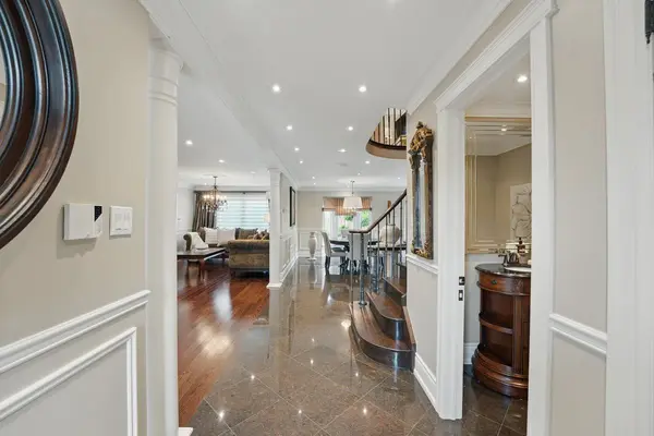 215 Anastasia TER, Mississauga, ON L5B 3A5