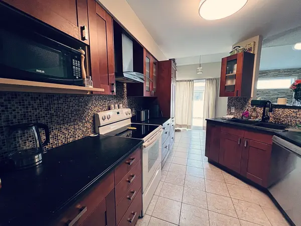 1741 Jobin CRES, Cyrville - Carson Grove - Pineview, ON K1J 1C4