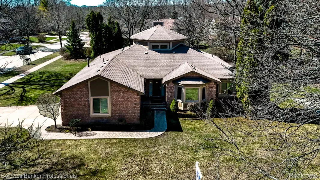 1671 Apple DR, Troy, MI 48098