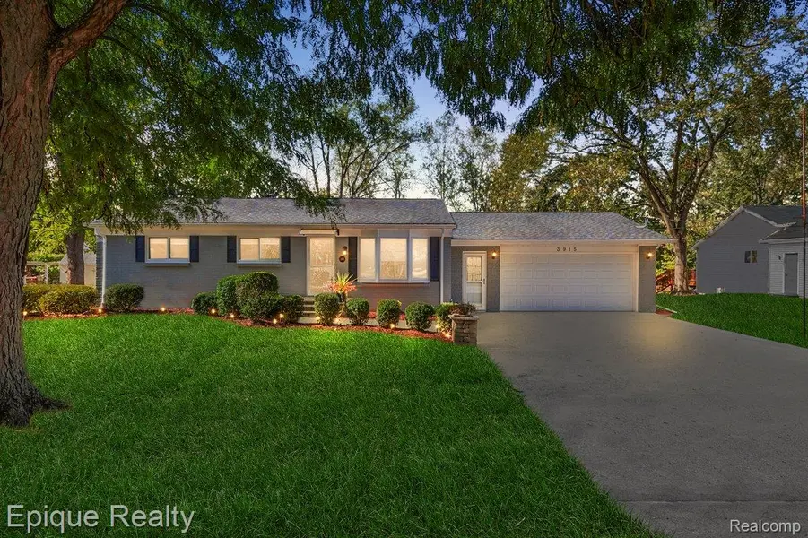 3915 Jennings DR, Troy, MI 48083