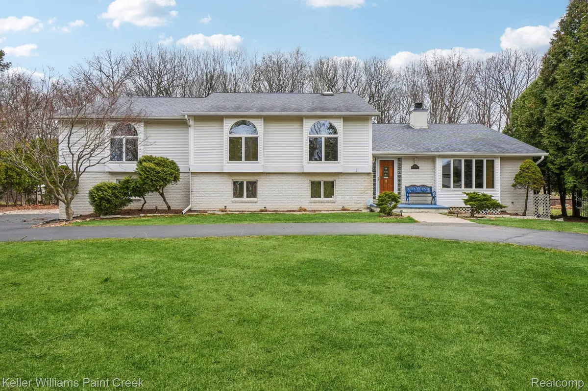 6530 Fredmoor DR, Troy, MI 48098