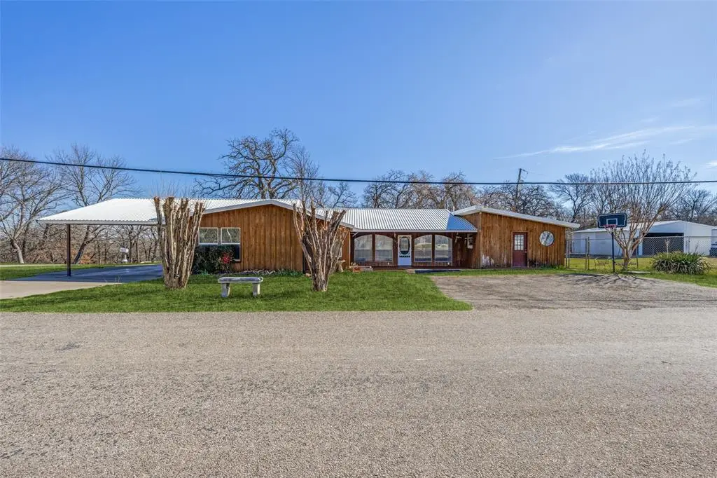 172 Mohawk Drive, Gordonville, TX 76245