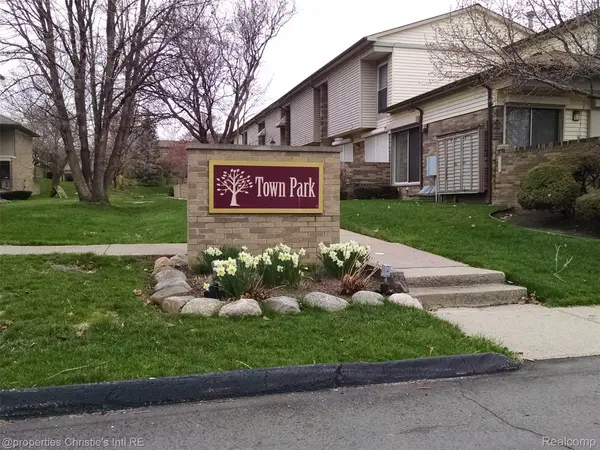 1927 Pembridge, Detroit, MI 48207