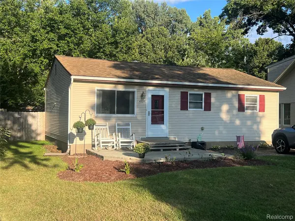 4335 Crestdale AVE, West Bloomfield Charter Township, MI 48323