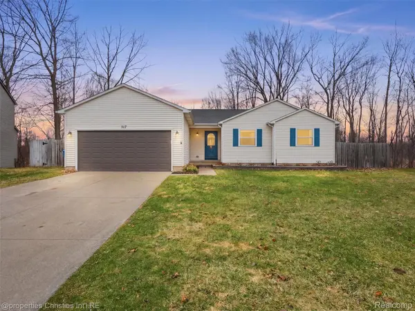 517 Cove View DR, Waterford Charter Township, MI 48327