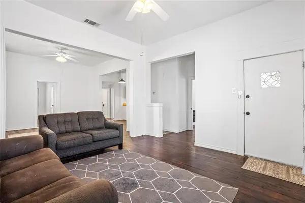 1819 College Avenue, Fort Worth, TX 76110