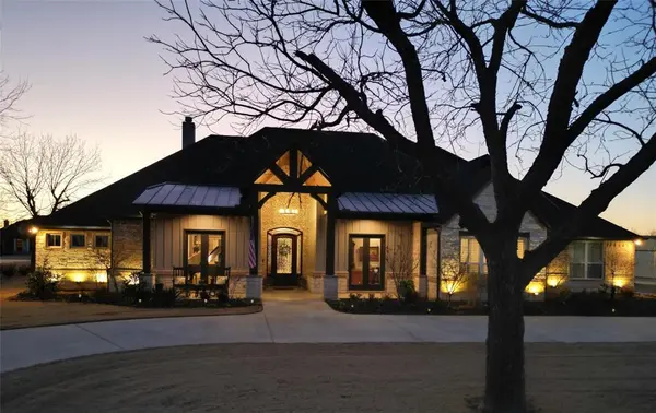 9403 King Air Drive, Granbury, TX 76049