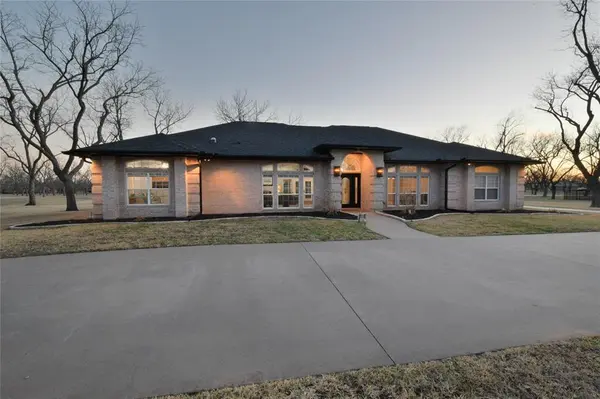 9908 Air Park Drive, Granbury, TX 76049