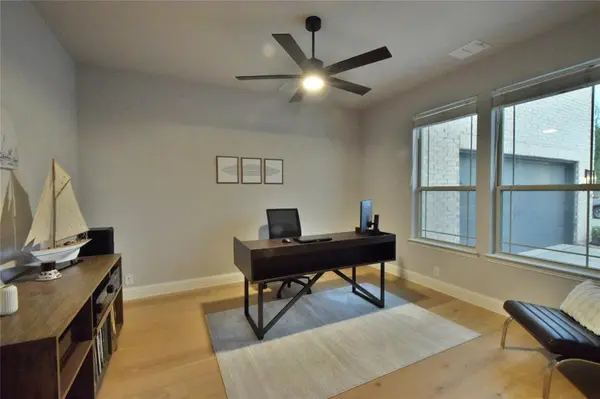 386 Paddle Boat Drive, Granbury, TX 76049