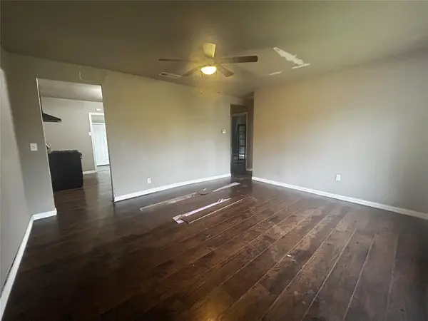 1031 Wade Hampton Street, Benbrook, TX 76126