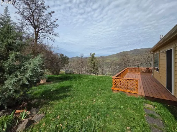 55725 CHURCH AVE, Tygh Valley, OR 97063