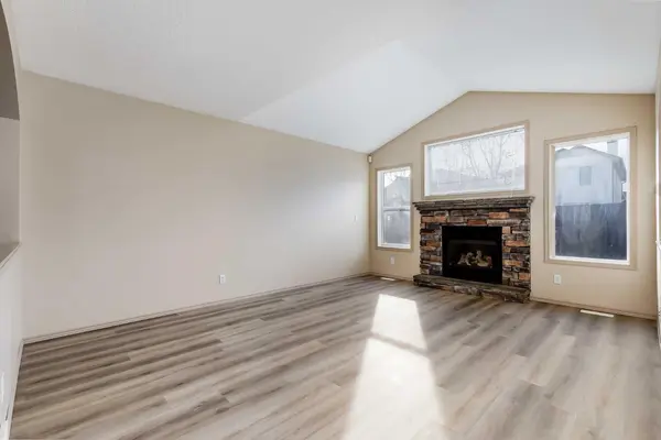 35 New Brighton MNR SE, Calgary, AB T2Z 4G8