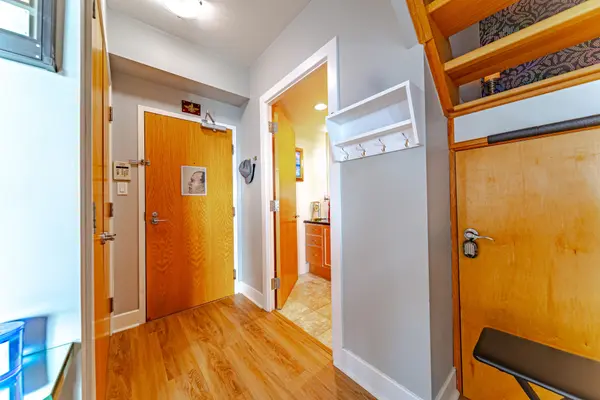 7 Lorraine DR #LRG 7, Toronto C07, ON M2N 7H3