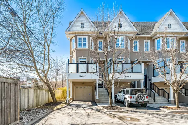 117 Nelson ST #1, Oakville, ON L6L 3J1