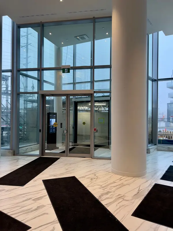 448 Burmhamthorpe RD W #521, Mississauga, ON L5B 0R4