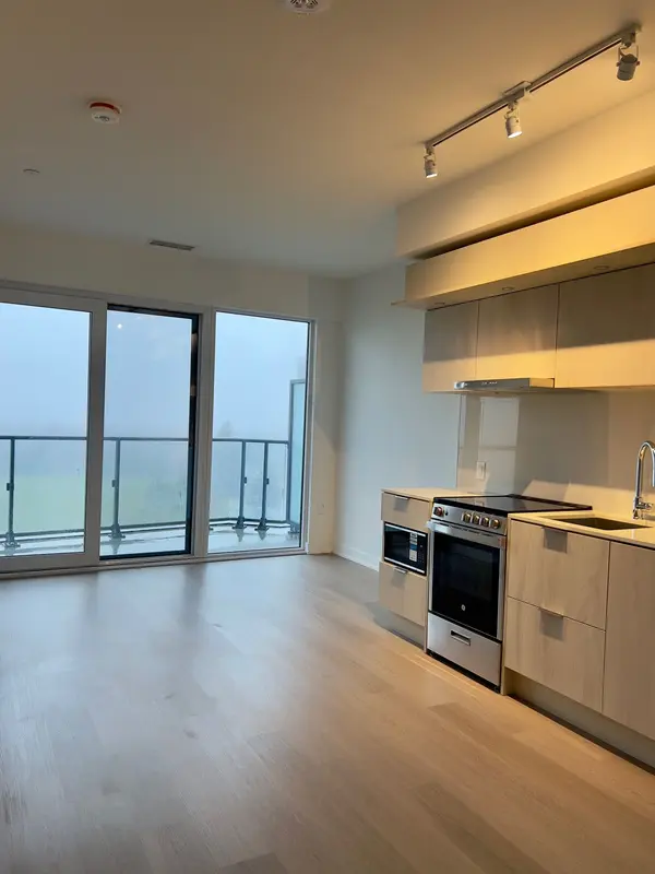 448 Burmhamthorpe RD W #521, Mississauga, ON L5B 0R4