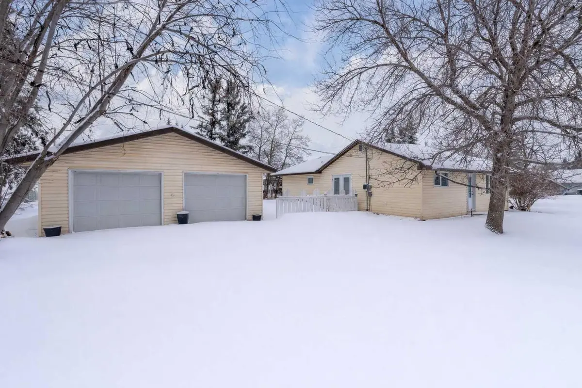 1st Street West #202, Lashburn, SK S0M 1H0
