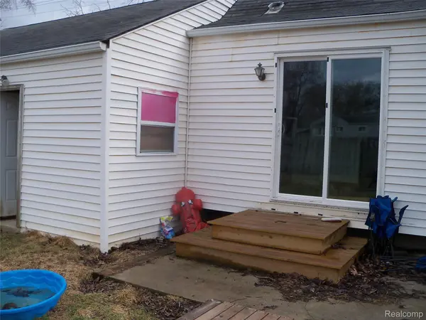 413 E Hemphill RD, Flint, MI 48507