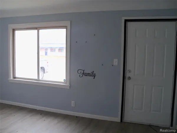 413 E Hemphill RD, Flint, MI 48507