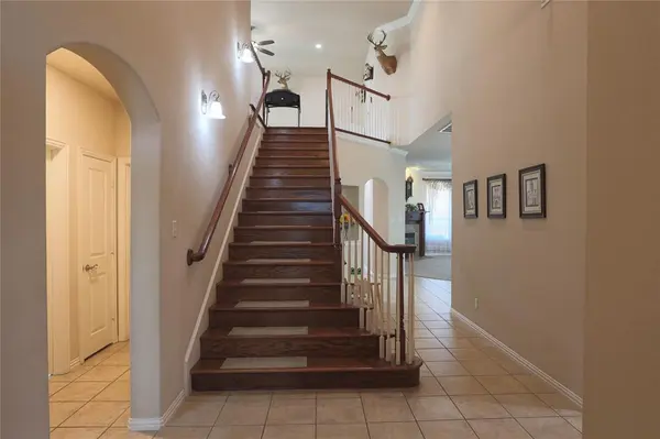 209 Park Meadows Drive, Euless, TX 76039