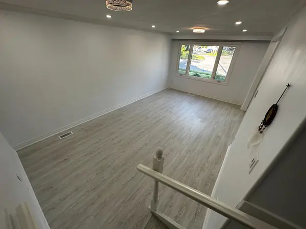 195 Penn AVE #Main floor only, Newmarket, ON L3Y 2S4