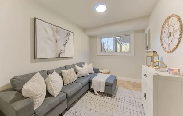 36 Blackfriars PL, Kitchener, ON N2A 1M5