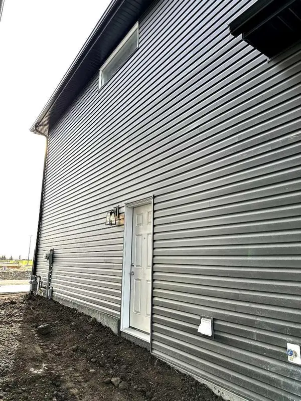 299 Waterford HTS, Chestermere, AB T1X3B6