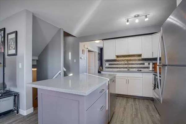 4716 College AVE #1, Lacombe, AB T4L0J5