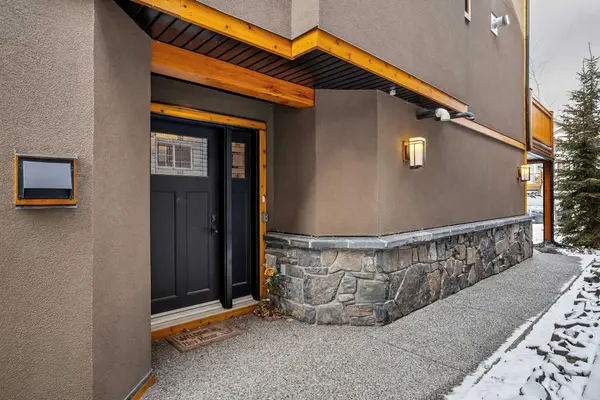 809 4th ST #1, Canmore, AB T1W2G9