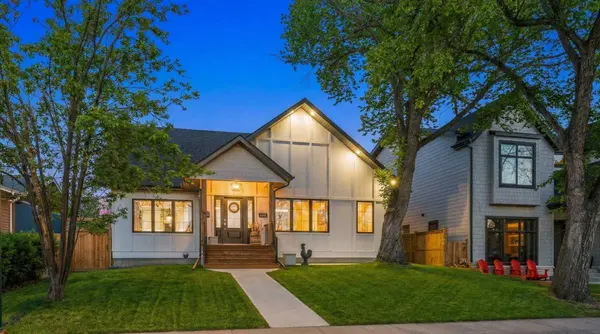 6308 Lacombe WAY SW, Calgary, AB T3E 5T3