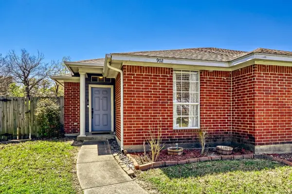 902 Teakwood Lane, Desoto, TX 75115