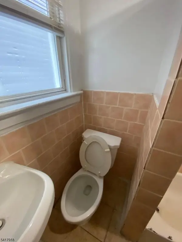 27 Pingry Pl #1, Elizabeth City, NJ 07208