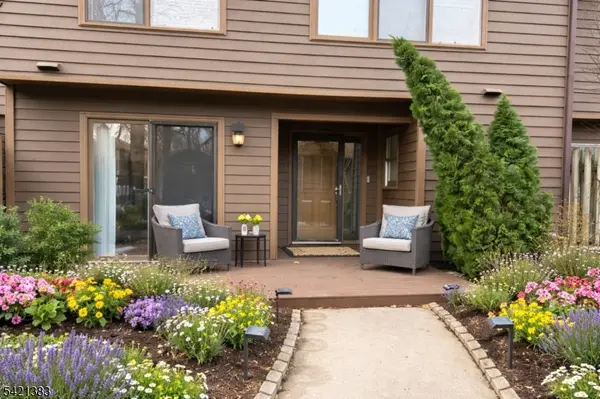 54 Holly Ct #54, Edison Twp., NJ 08820