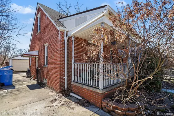 24691 Colgate ST, Dearborn Heights, MI 48125