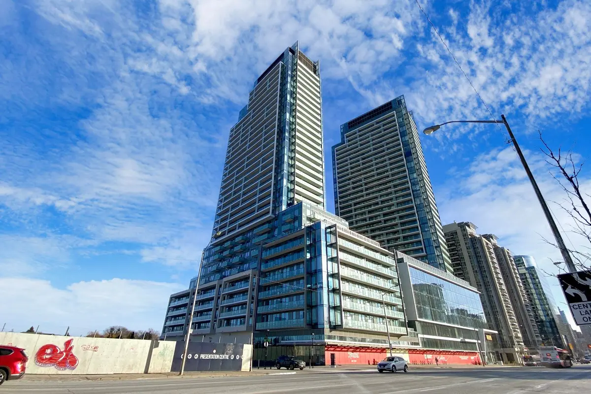 7 Golden Lion Heights ST #N421, Toronto C14, ON M2M 0C1