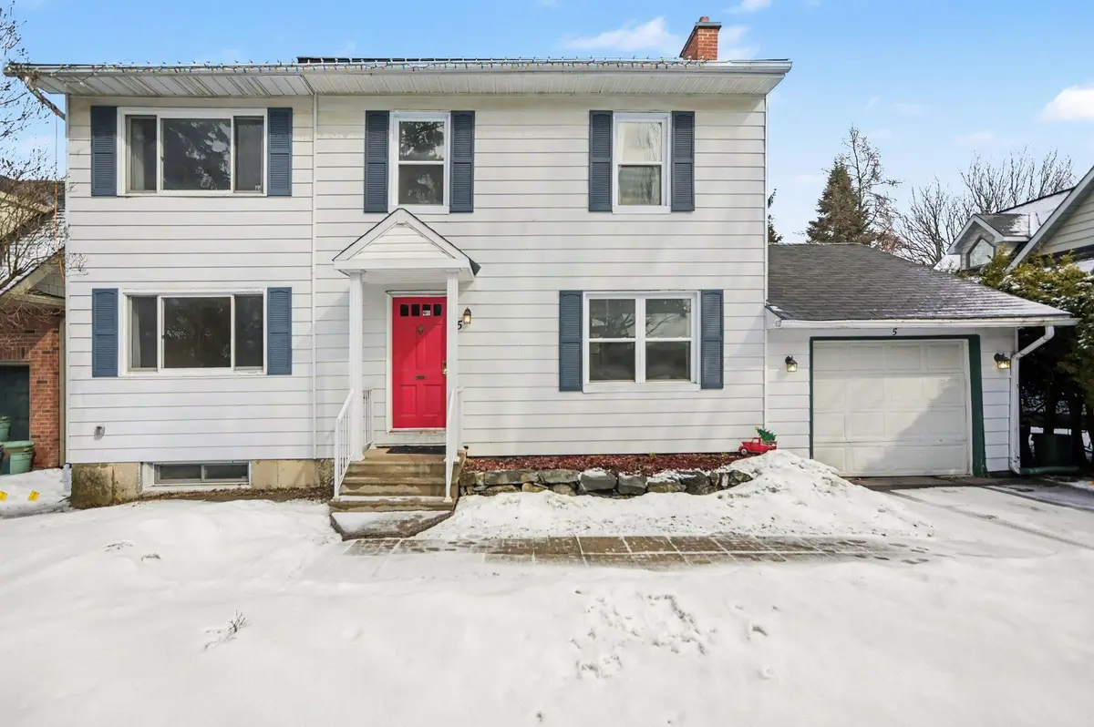 5 Arundel AVE, Rockcliffe Park, ON K1K 0B1