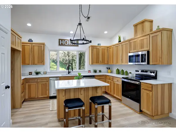 721 SE FOREST GLEN RD, Estacada, OR 97023