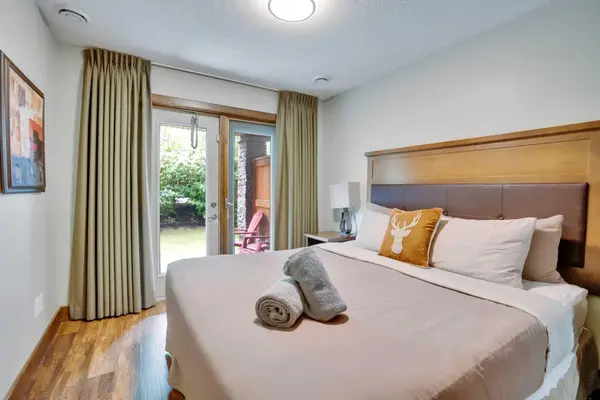 121 Kananaskis Way #102, Canmore, AB T1W 2X2