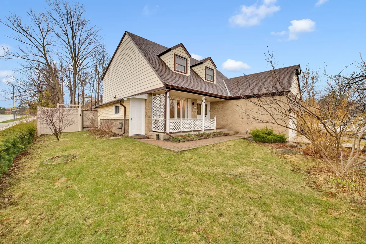 2298 Cavendish DR, Burlington, ON L7P 3L7