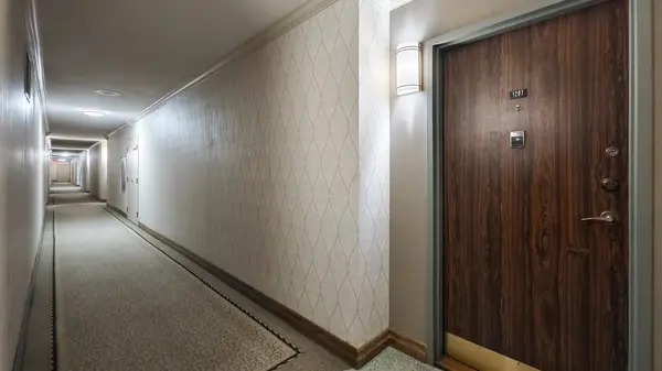 812 Burnhamthorpe RD #1207, Toronto W08, ON M9C 4W1