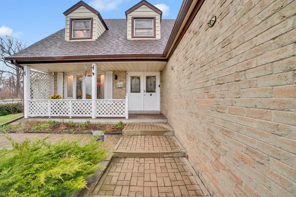 2298 Cavendish DR, Burlington, ON L7P 3L7