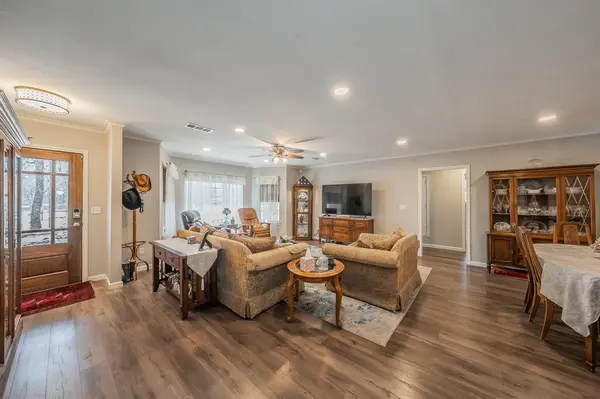 3707 Knob Hill Road, Azle, TX 76020