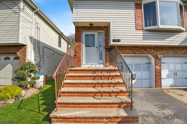 1913 Bond St, Rahway City, NJ 07065