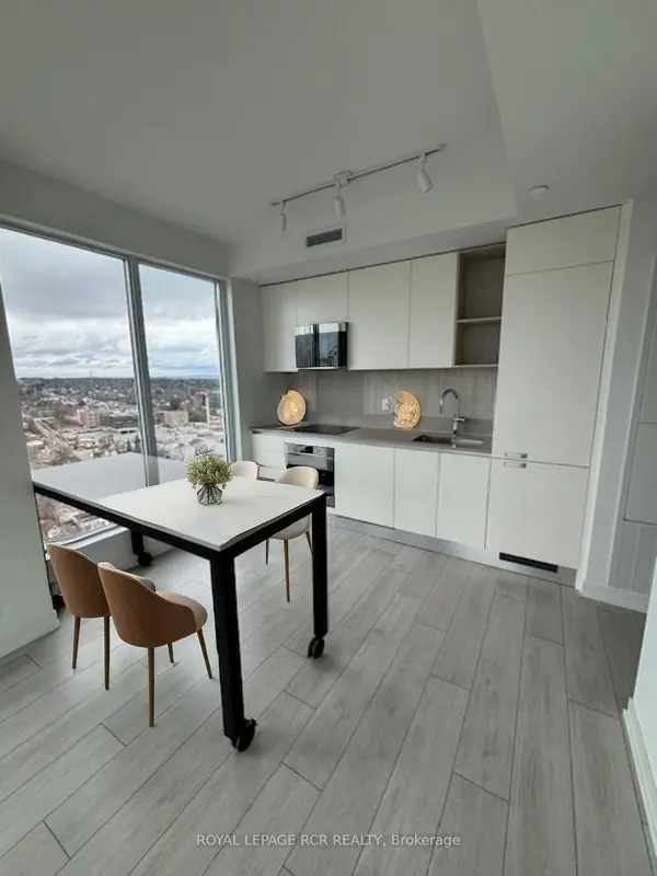 39 Mary ST #2402, Barrie, ON L4N 1S9