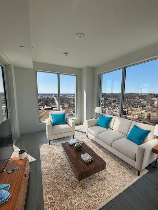 39 Mary ST #2402, Barrie, ON L4N 1S9