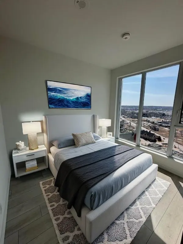 39 Mary ST #2402, Barrie, ON L4N 1S9